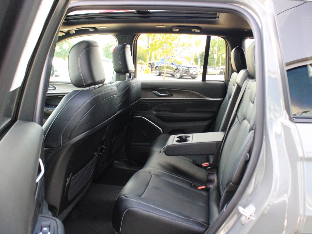 2027 Jeep Grand Cherokee Limited Reserve