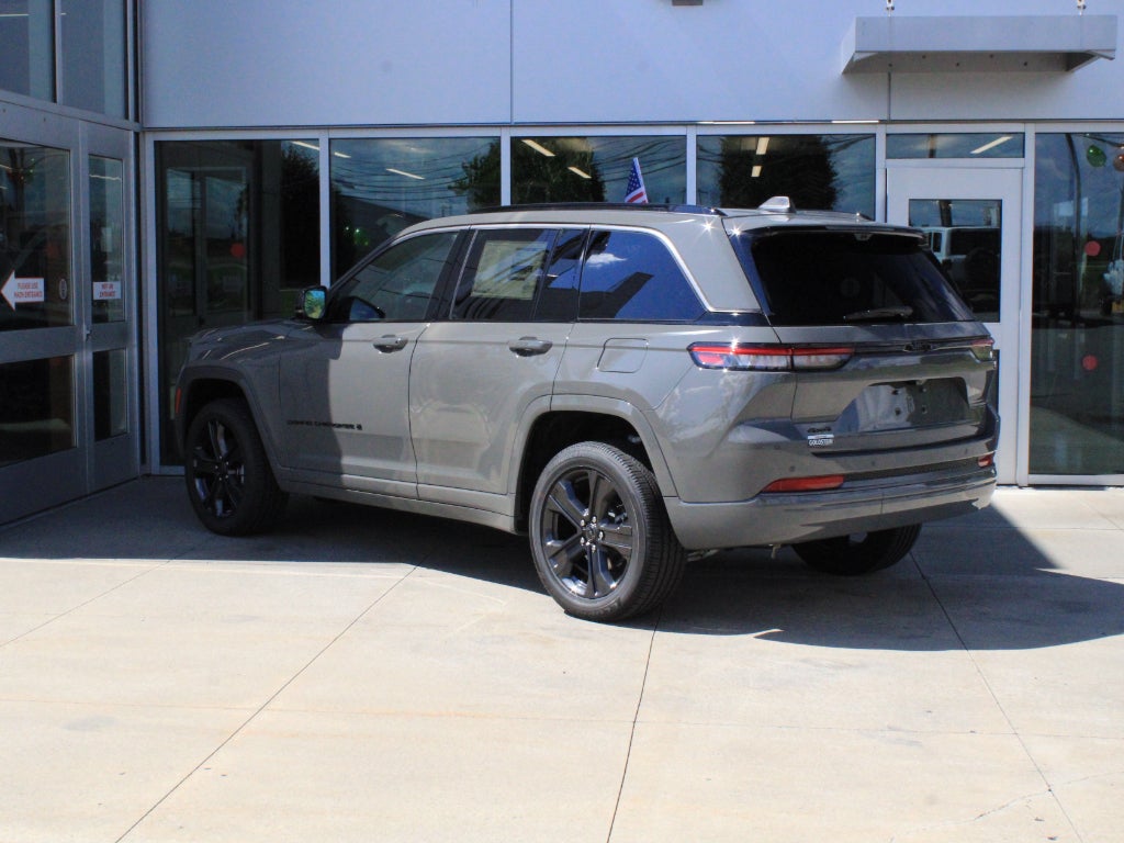 2027 Jeep Grand Cherokee Limited Reserve