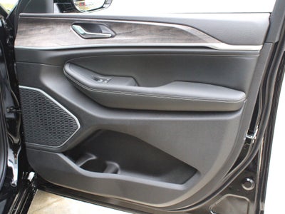 2027 Jeep Grand Cherokee Limited Reserve