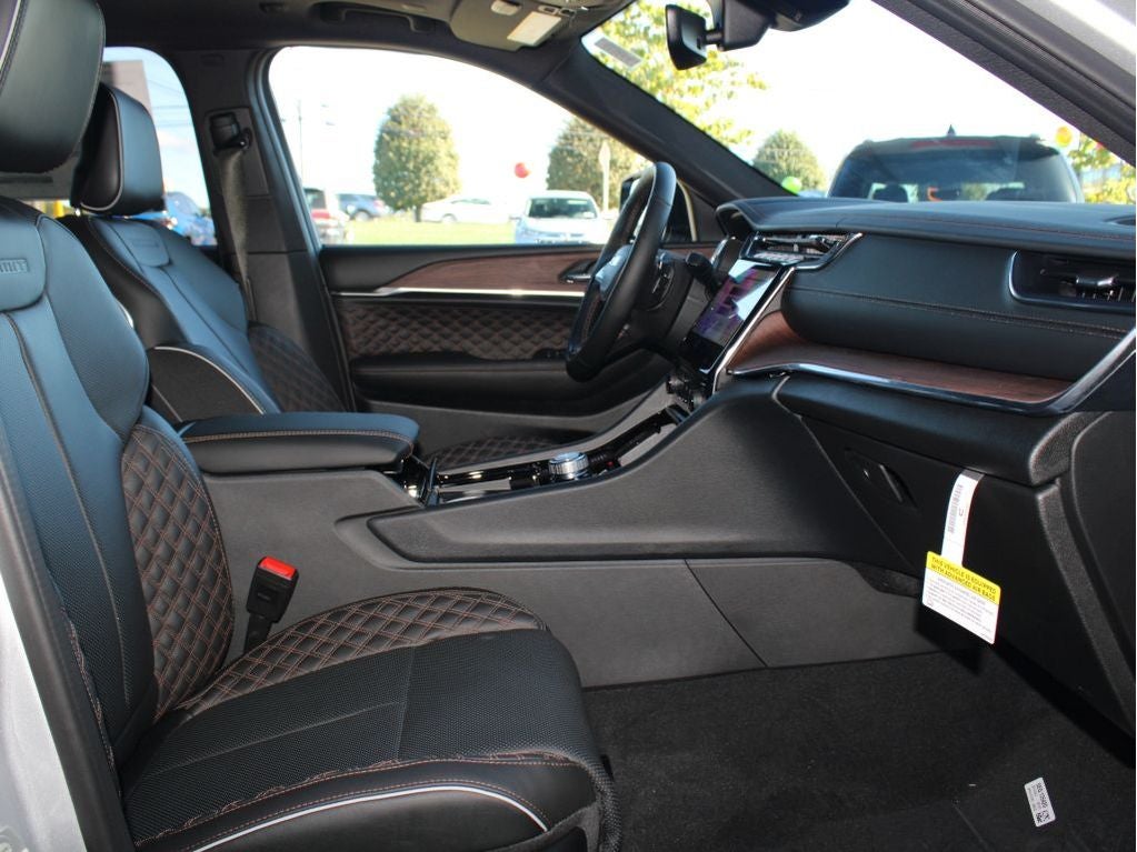 2025 Jeep Grand Cherokee Summit