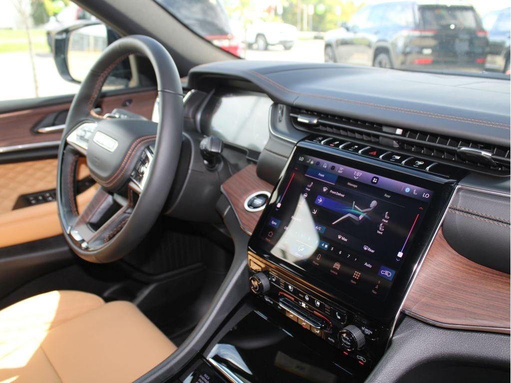 2025 Jeep Grand Cherokee Summit