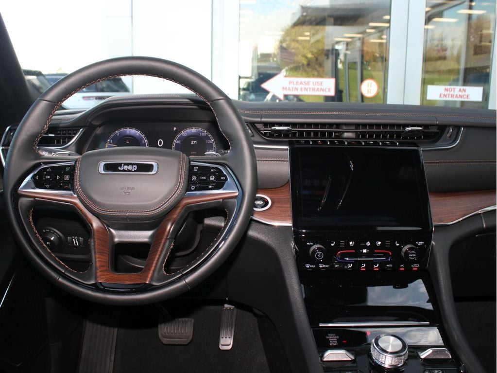 2025 Jeep Grand Cherokee Summit