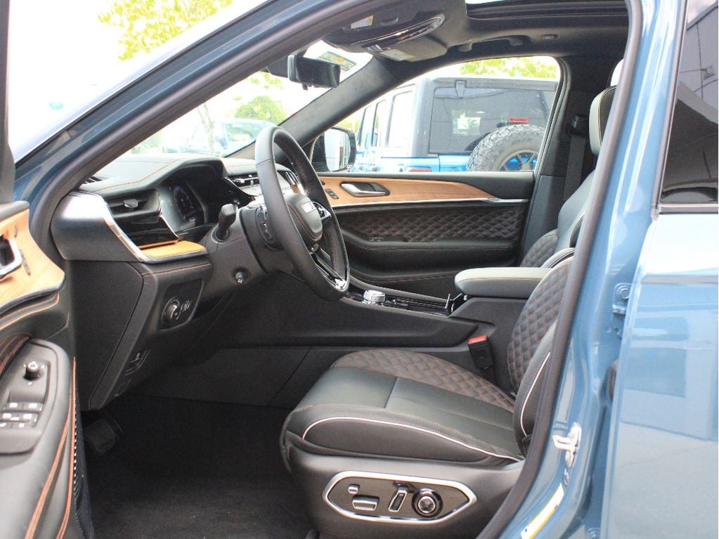2026 Jeep Grand Cherokee Summit