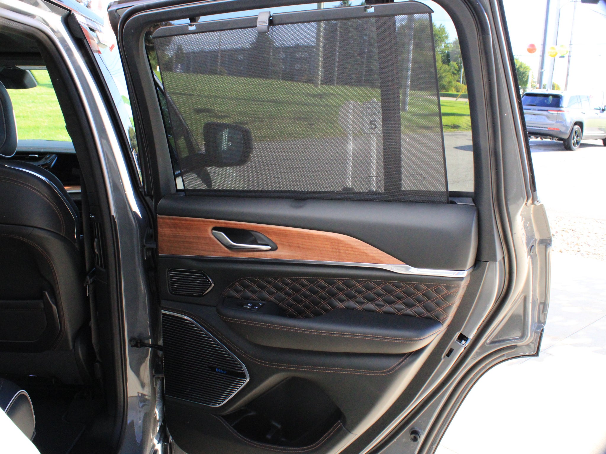 2027 Jeep Grand Cherokee Summit