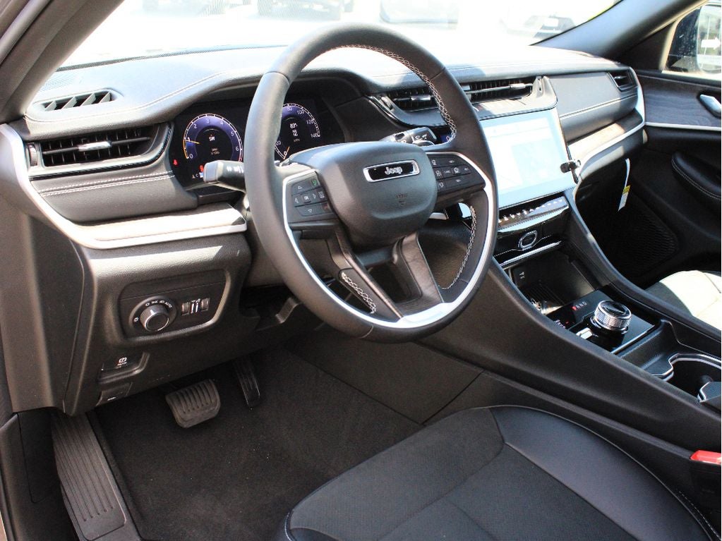 2026 Jeep Grand Cherokee L Laredo Altitude