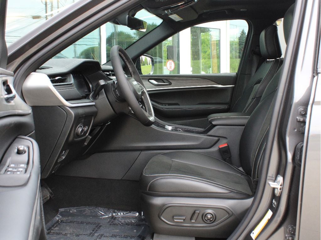 2026 Jeep Grand Cherokee L Laredo Altitude