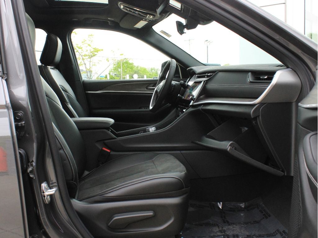 2026 Jeep Grand Cherokee L Laredo Altitude
