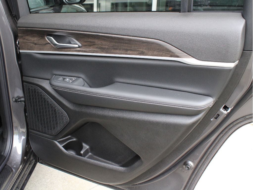 2026 Jeep Grand Cherokee L Laredo Altitude