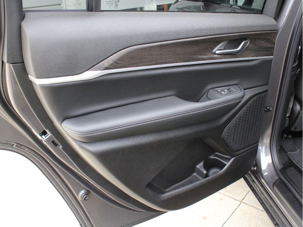 2026 Jeep Grand Cherokee L Laredo Altitude