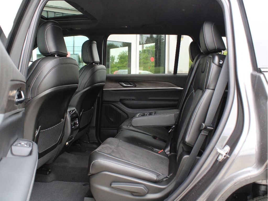 2026 Jeep Grand Cherokee L Laredo Altitude