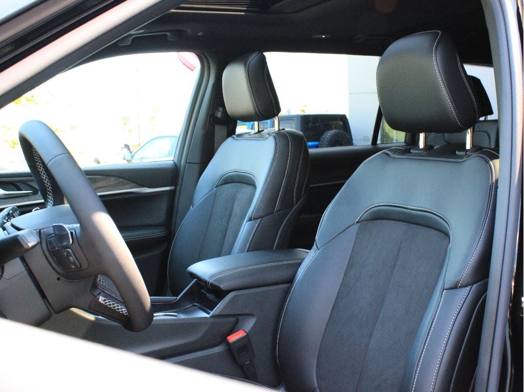 2026 Jeep Grand Cherokee L Laredo Altitude