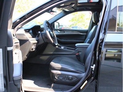 2026 Jeep Grand Cherokee L Laredo Altitude