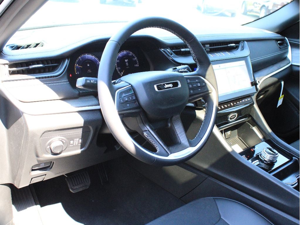 2026 Jeep Grand Cherokee L Laredo Altitude