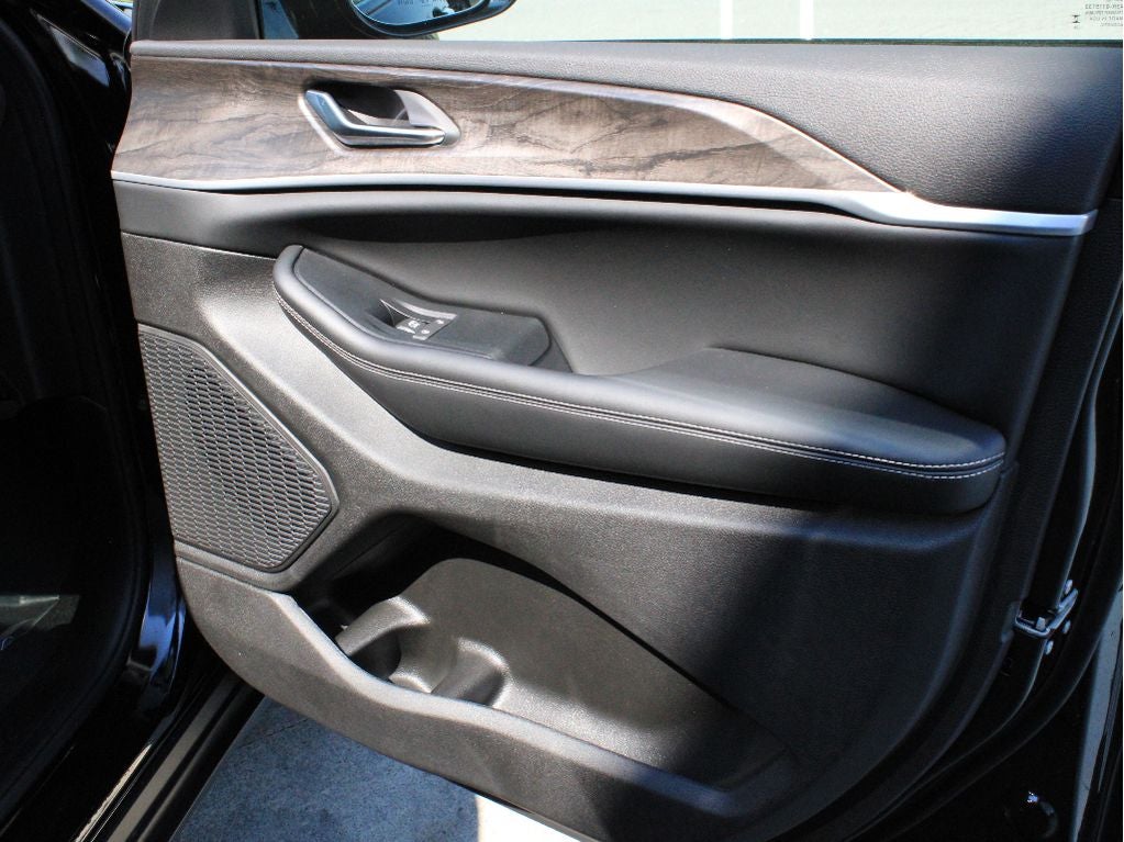 2026 Jeep Grand Cherokee L Laredo Altitude