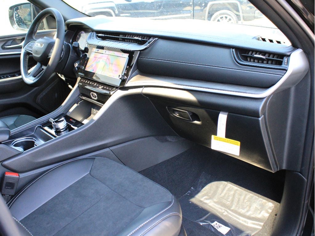 2026 Jeep Grand Cherokee L Laredo Altitude