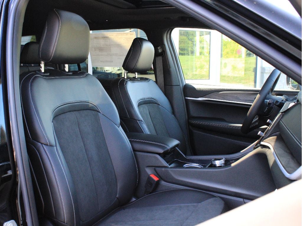 2026 Jeep Grand Cherokee L Laredo Altitude