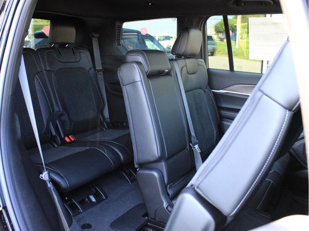 2026 Jeep Grand Cherokee L Laredo Altitude