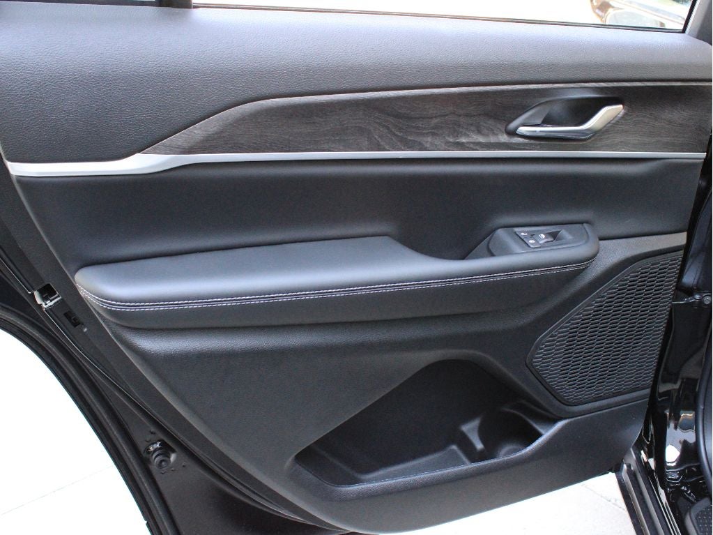 2026 Jeep Grand Cherokee L Laredo Altitude