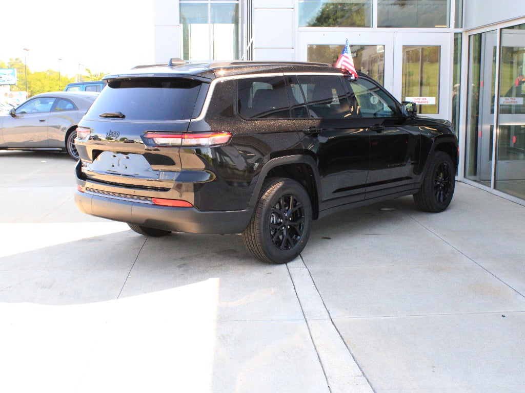 2026 Jeep Grand Cherokee L Laredo Altitude