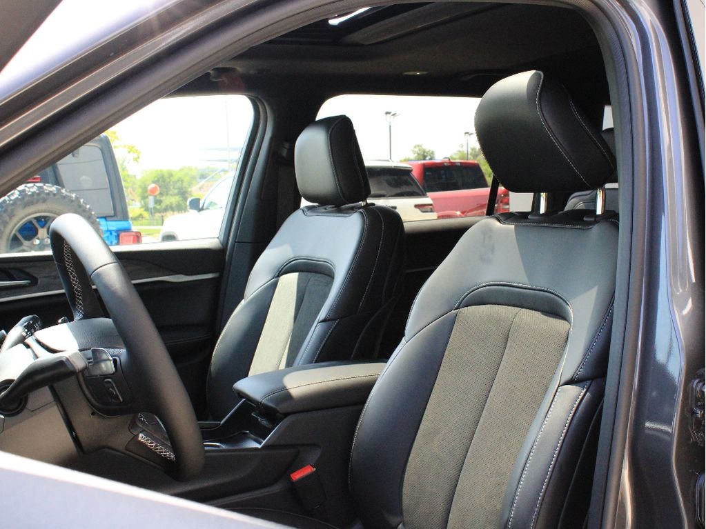 2026 Jeep Grand Cherokee L Laredo Altitude
