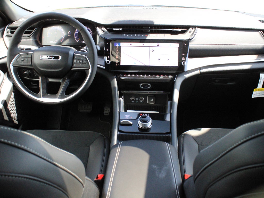 2026 Jeep Grand Cherokee L Laredo Altitude