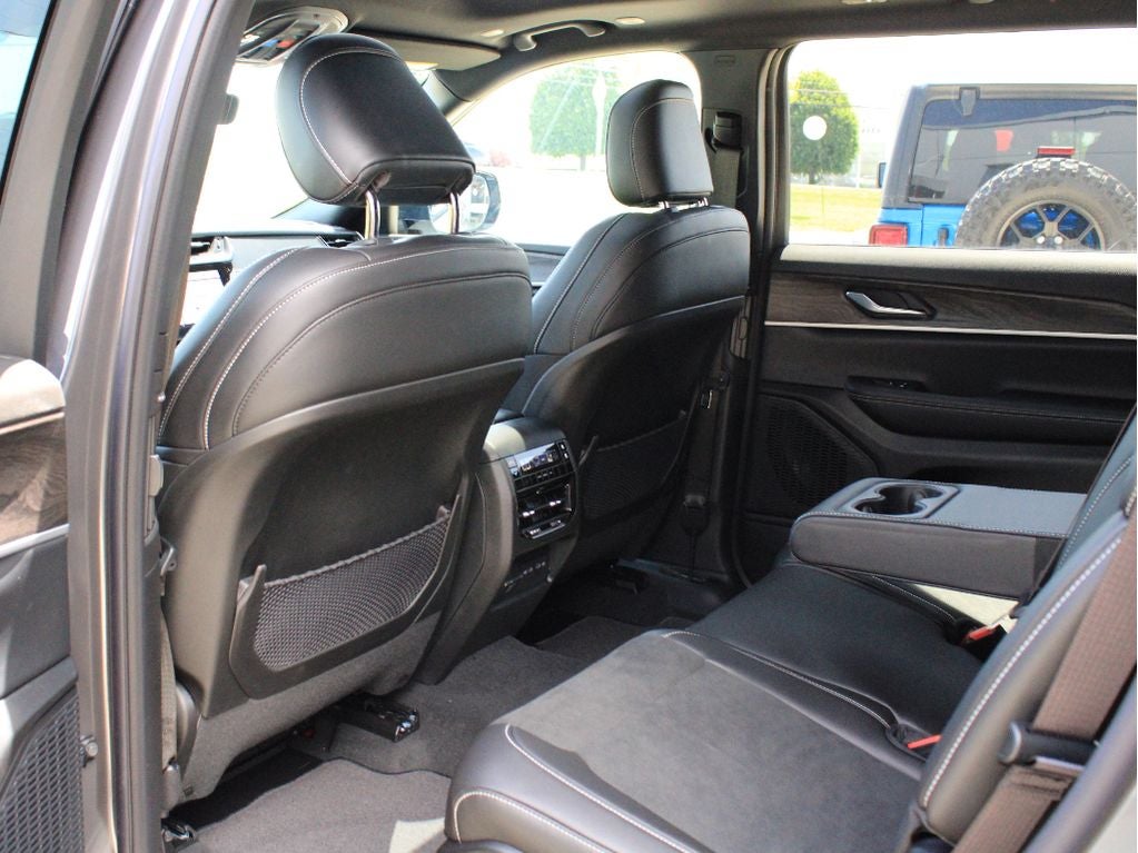 2026 Jeep Grand Cherokee L Laredo Altitude