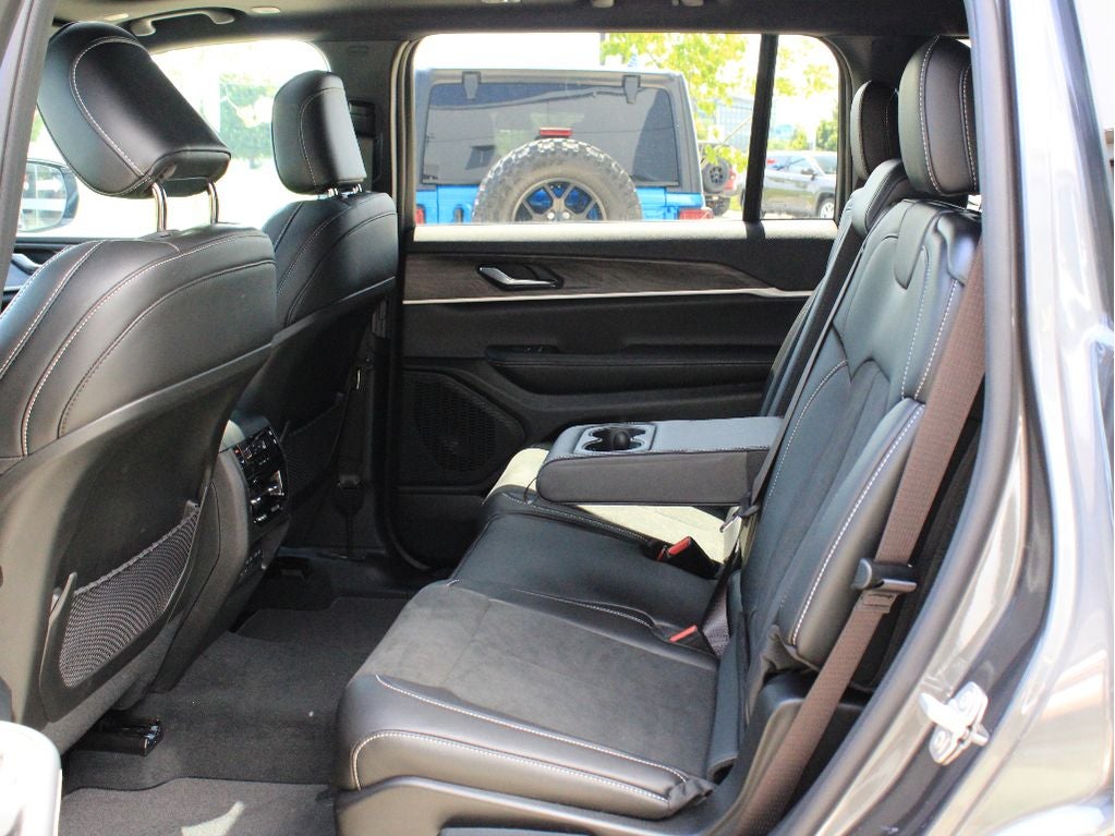 2026 Jeep Grand Cherokee L Laredo Altitude