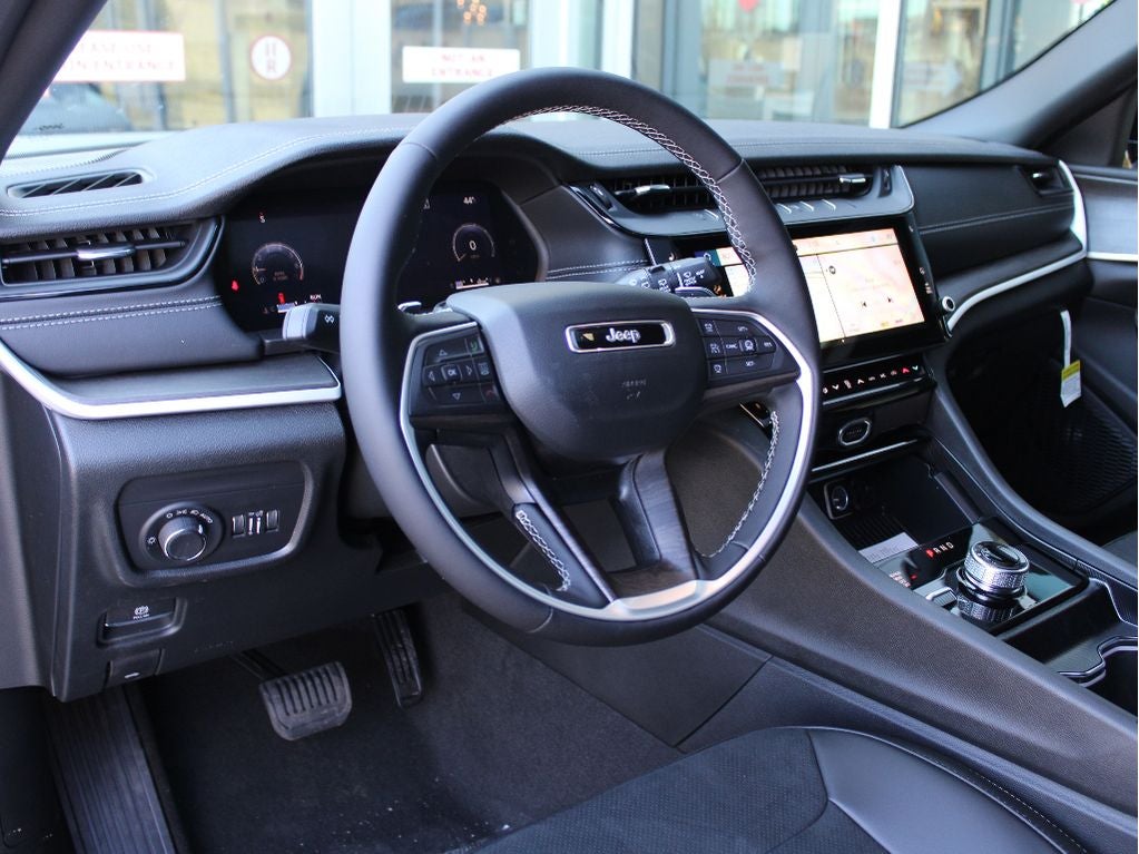 2026 Jeep Grand Cherokee Laredo Altitude