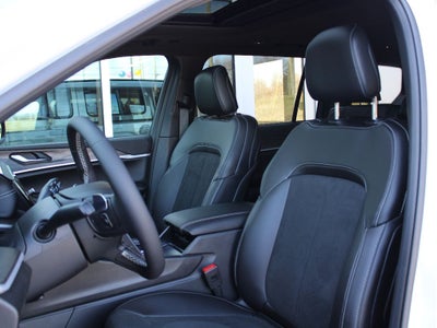 2026 Jeep Grand Cherokee Laredo Altitude