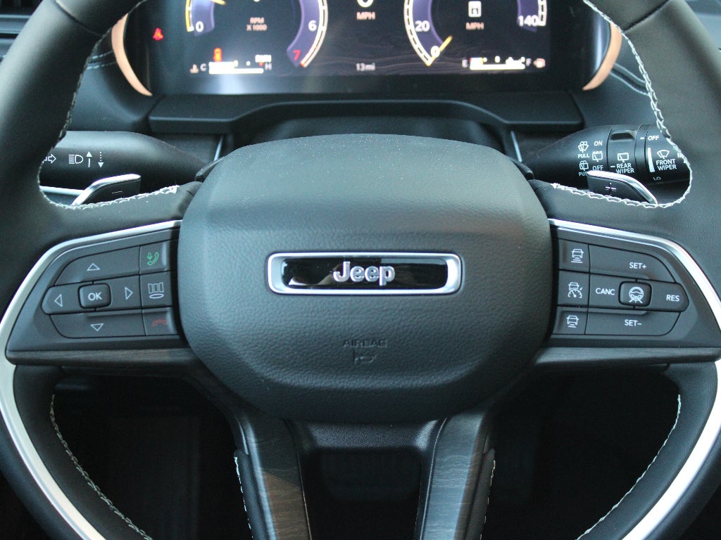 2026 Jeep Grand Cherokee Laredo Altitude