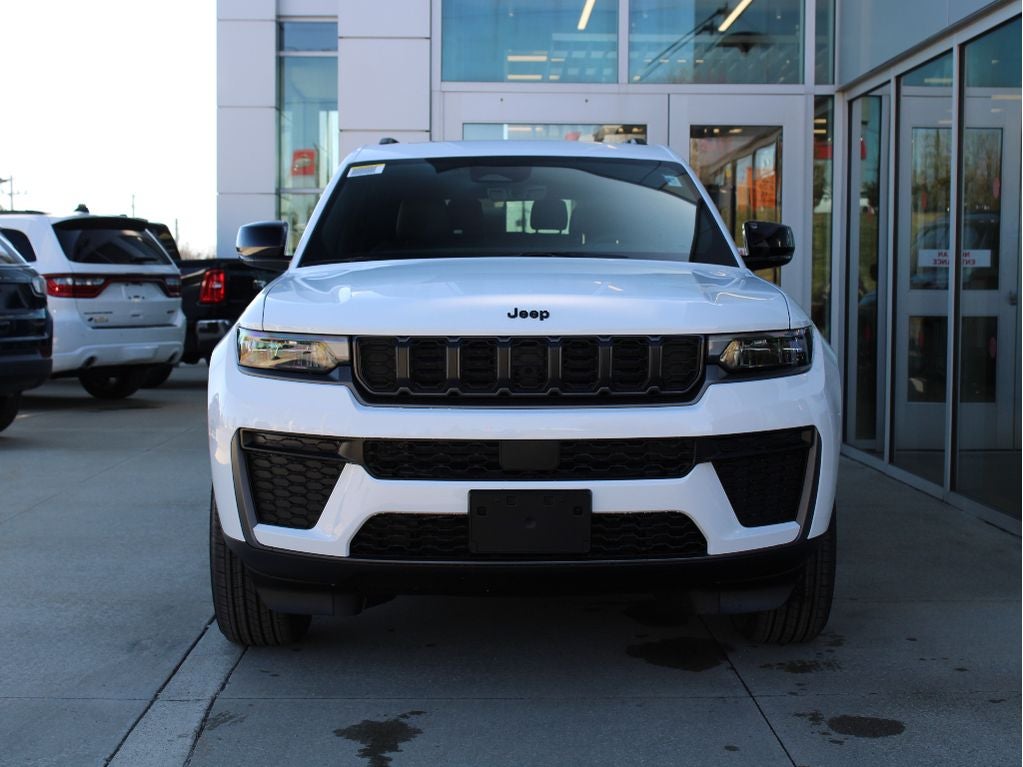 2026 Jeep Grand Cherokee Laredo Altitude