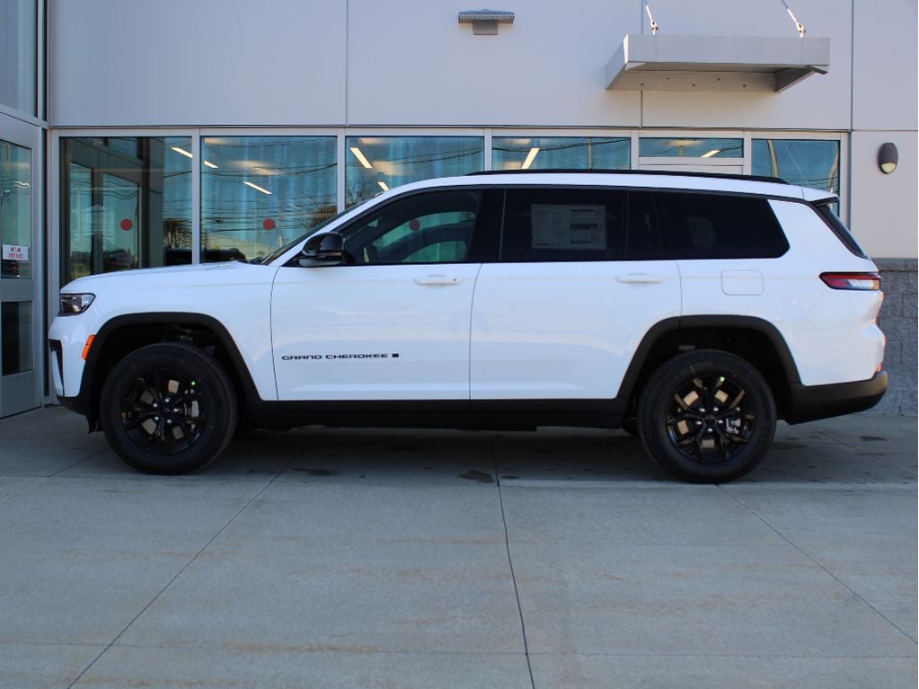 2026 Jeep Grand Cherokee Laredo Altitude