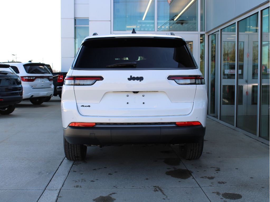 2026 Jeep Grand Cherokee Laredo Altitude