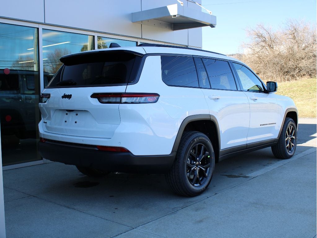 2026 Jeep Grand Cherokee Laredo Altitude