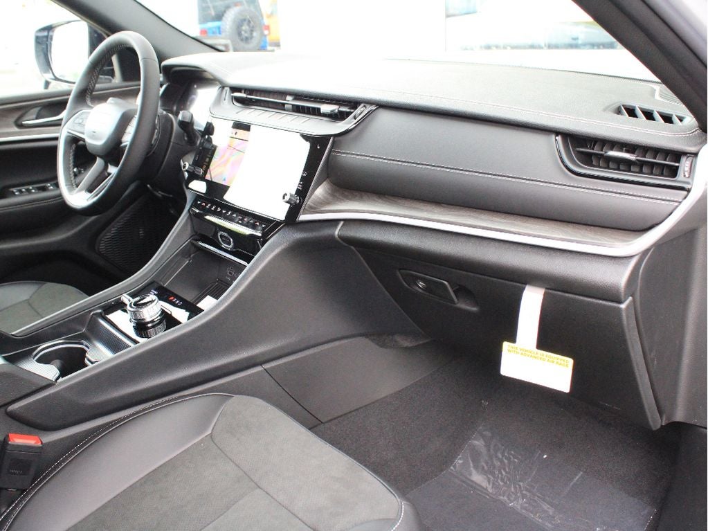2026 Jeep Grand Cherokee L Laredo Altitude