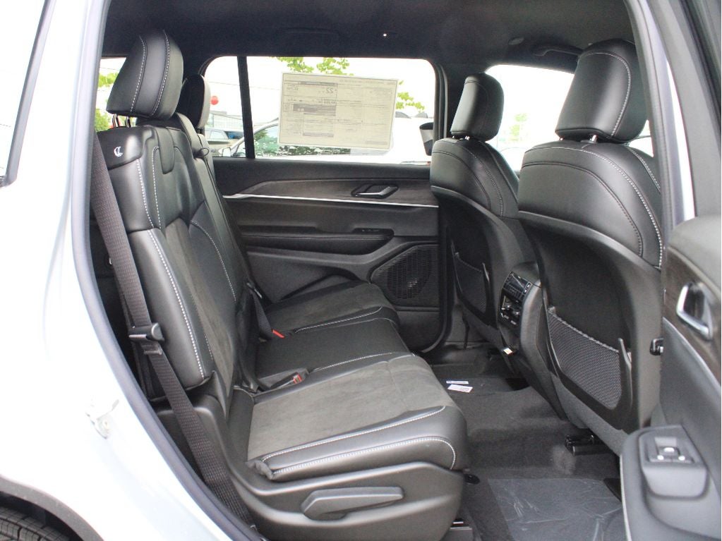 2026 Jeep Grand Cherokee L Laredo Altitude