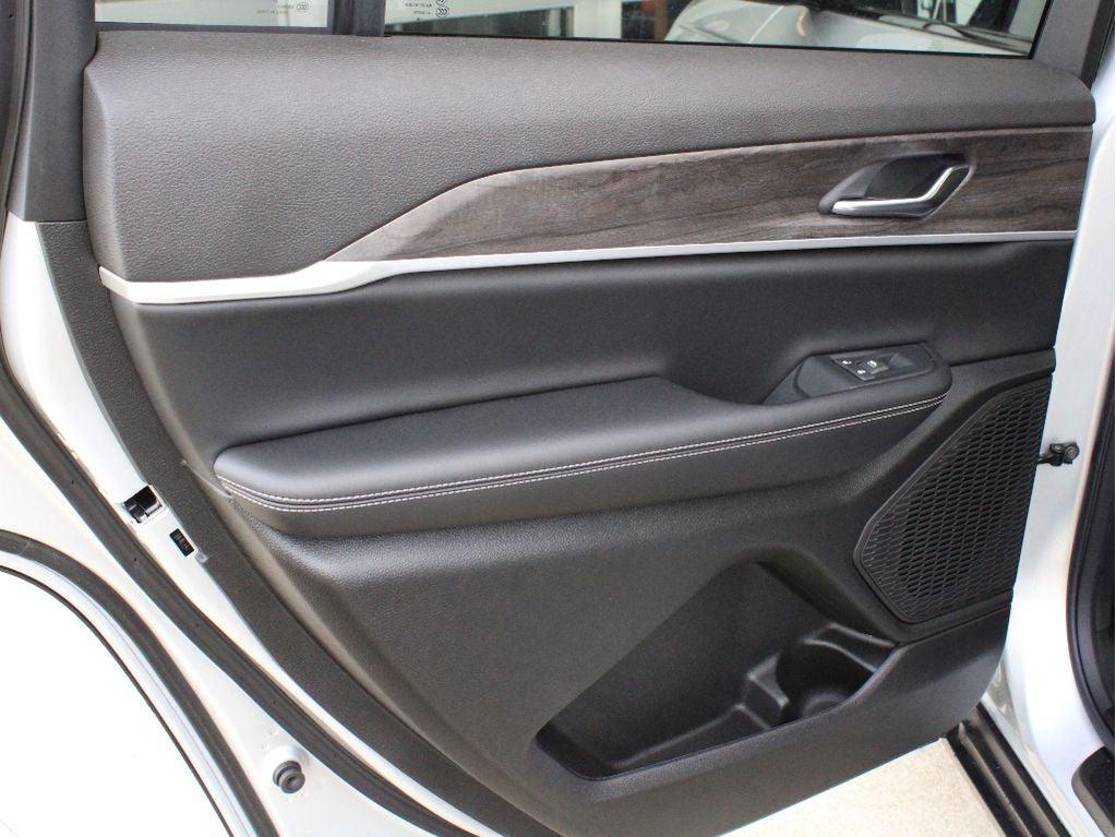 2026 Jeep Grand Cherokee L Laredo Altitude