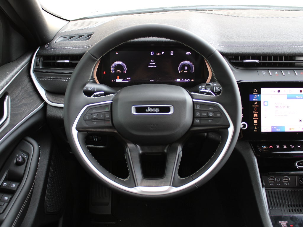 2026 Jeep Grand Cherokee Laredo Altitude