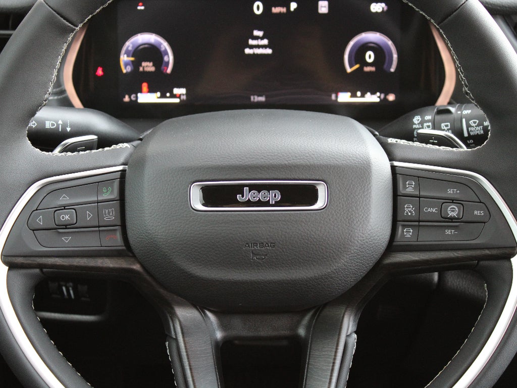 2026 Jeep Grand Cherokee Laredo Altitude