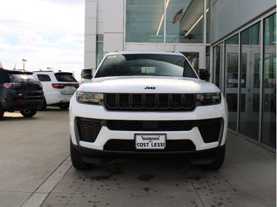 2026 Jeep Grand Cherokee Laredo Altitude