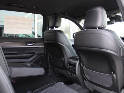 2026 Jeep Grand Cherokee Laredo Altitude