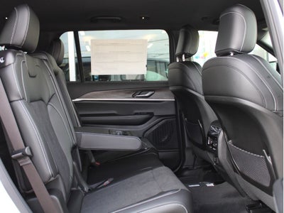 2026 Jeep Grand Cherokee Laredo Altitude