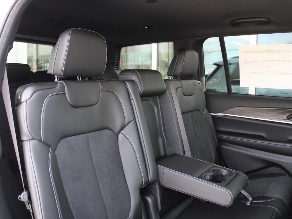 2026 Jeep Grand Cherokee Laredo Altitude