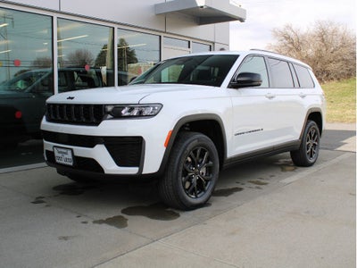 2026 Jeep Grand Cherokee Laredo Altitude