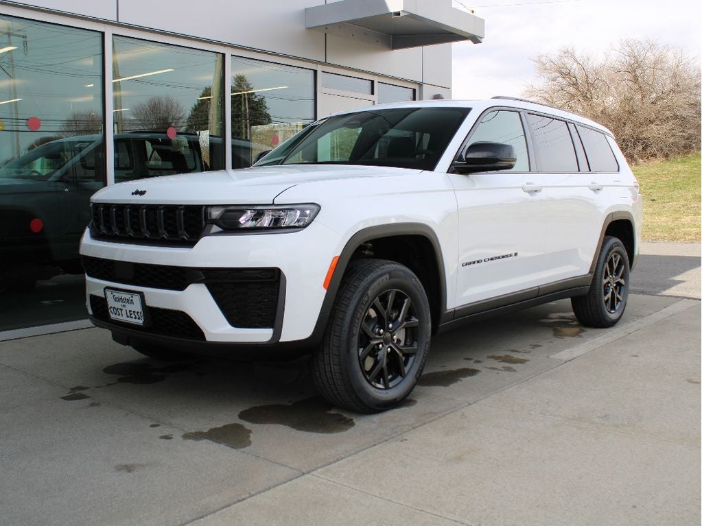 2026 Jeep Grand Cherokee Laredo Altitude