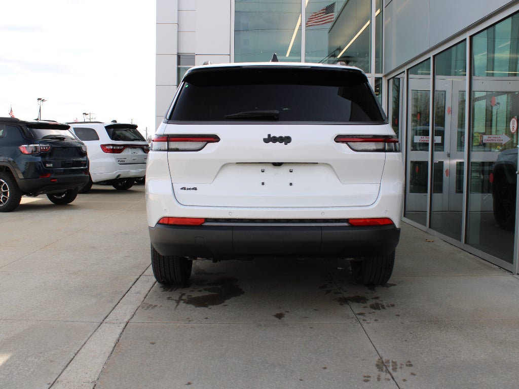 2026 Jeep Grand Cherokee Laredo Altitude