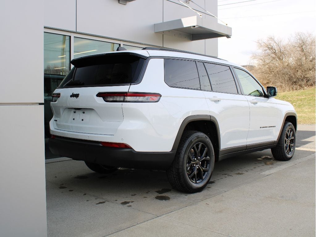 2026 Jeep Grand Cherokee Laredo Altitude