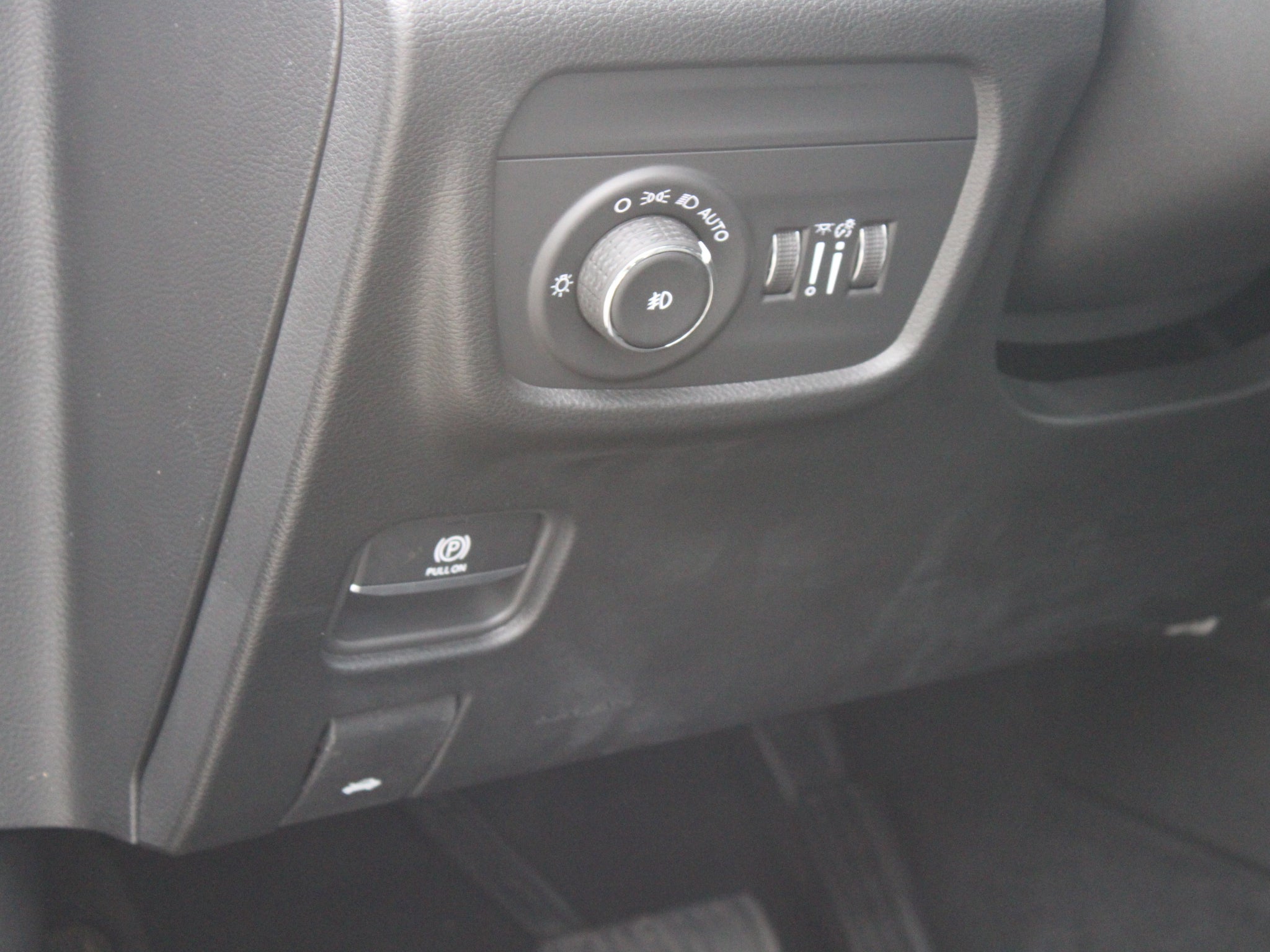 2027 Jeep Grand Cherokee L Limited Reserve