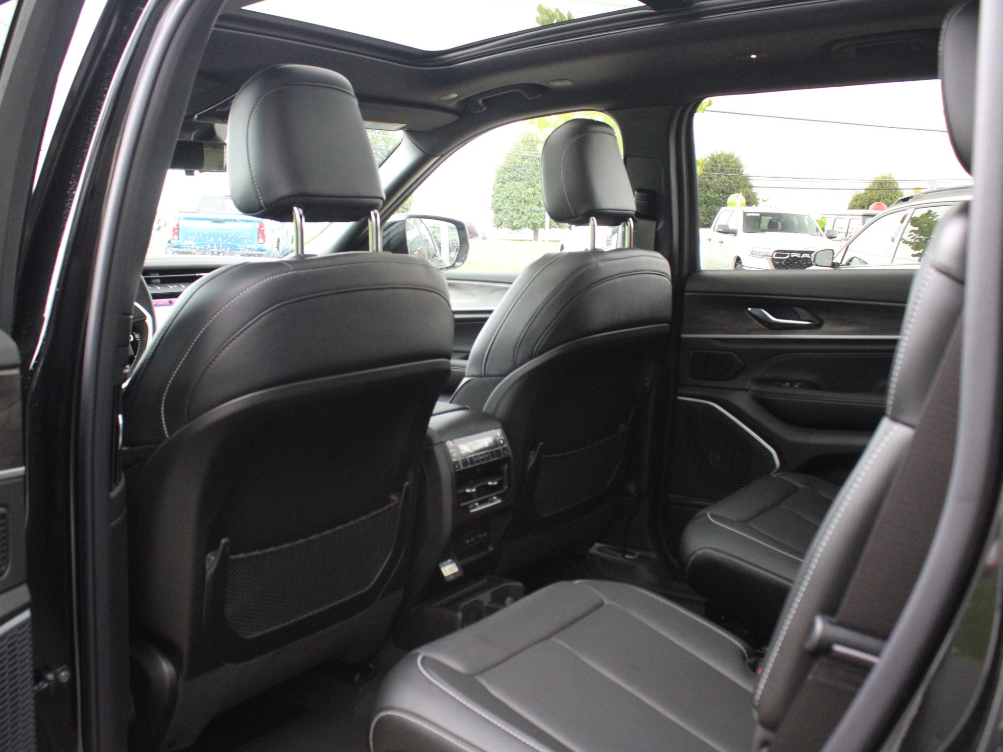 2027 Jeep Grand Cherokee L Limited Reserve