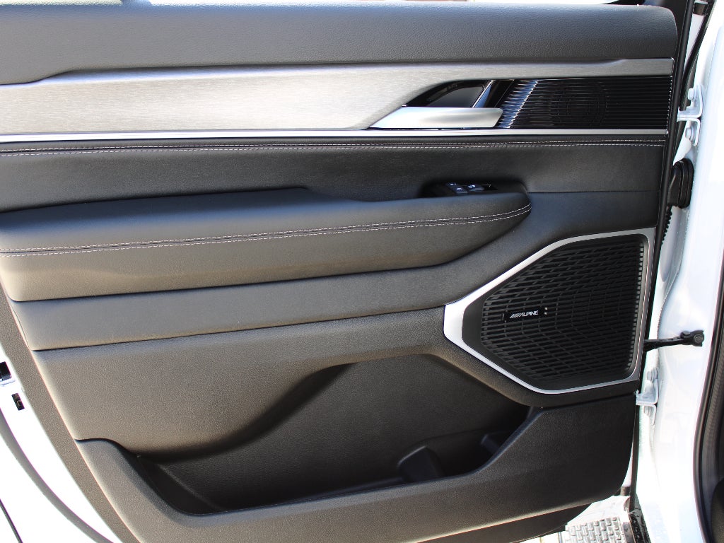 2026 Jeep Grand Wagoneer Base